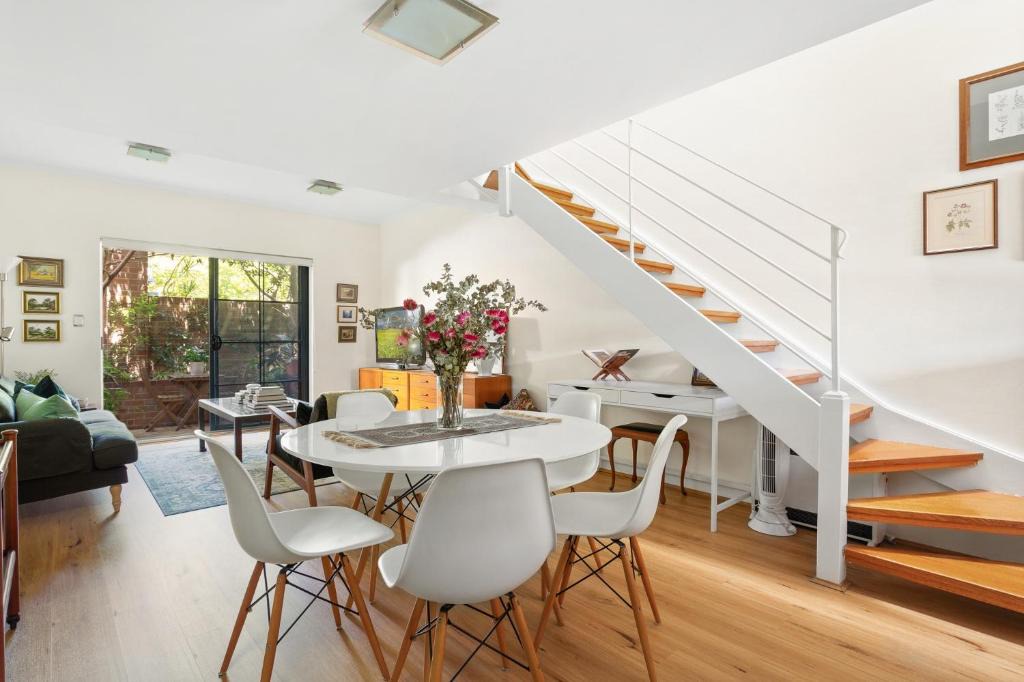 Erskineville Apartment | Spacious 2-Bed Townhouse with a Lush Courtyard