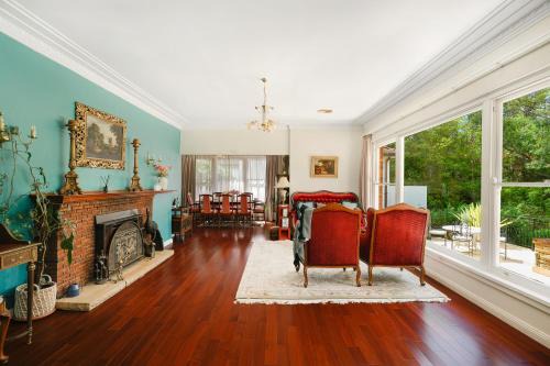 Pymble Villa | Spacious 4BR Family Home & Garden in Pymble