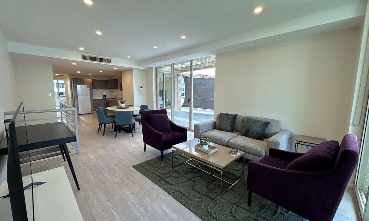 Mascot Apartment | Spacious City View 3BR Loft Apartment | Parking*2