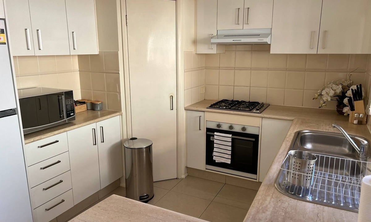 Prestons House | Spacious Double Storey 4 Bedroom/2.5 Bath House