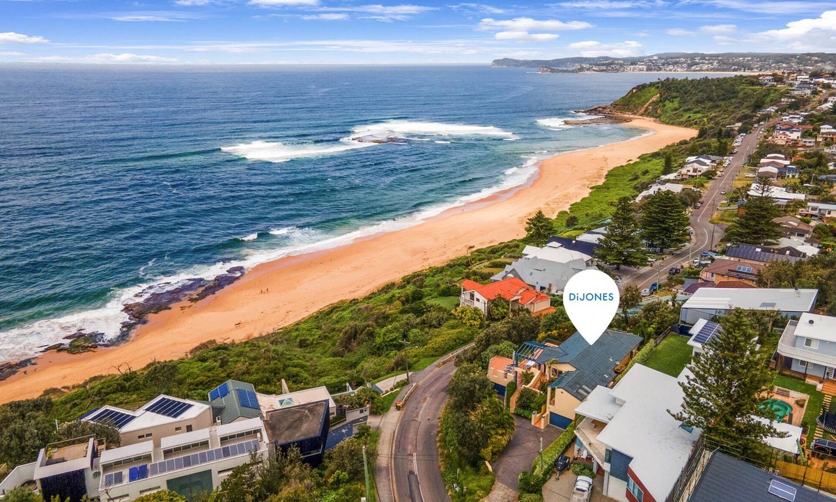 Forresters Beach House | Spacious Home with Ocean Views, Close to Beach