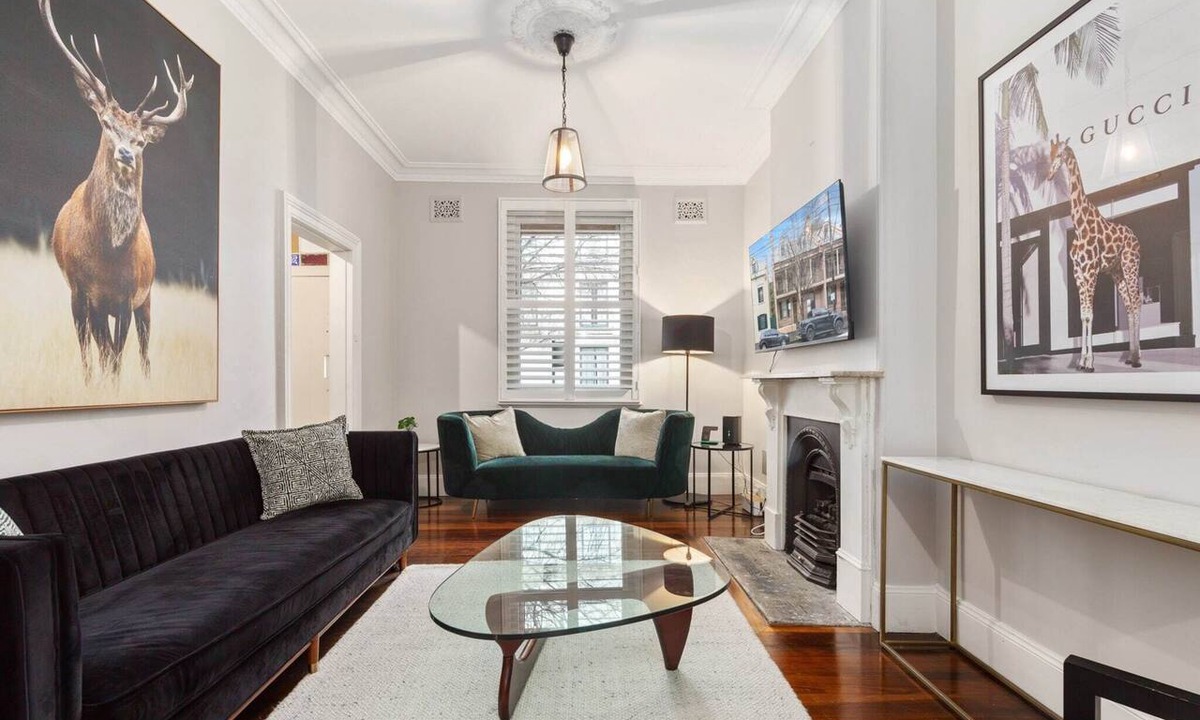 Millers Point Apartment | Spacious Inner-City House with Balcony Views