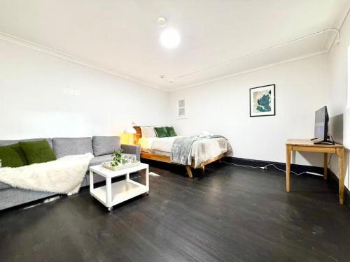Annandale House | spacious self-contained studio near Sydney CBD