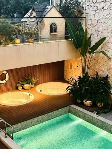 Longmen County House | Spanish Garden Hot Spring Villa