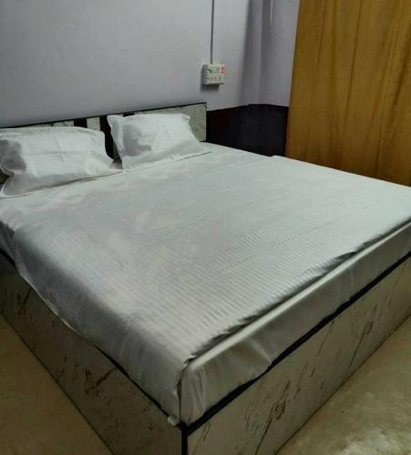 Hasanpur Hotel | SPOT ON Hotel New Bright