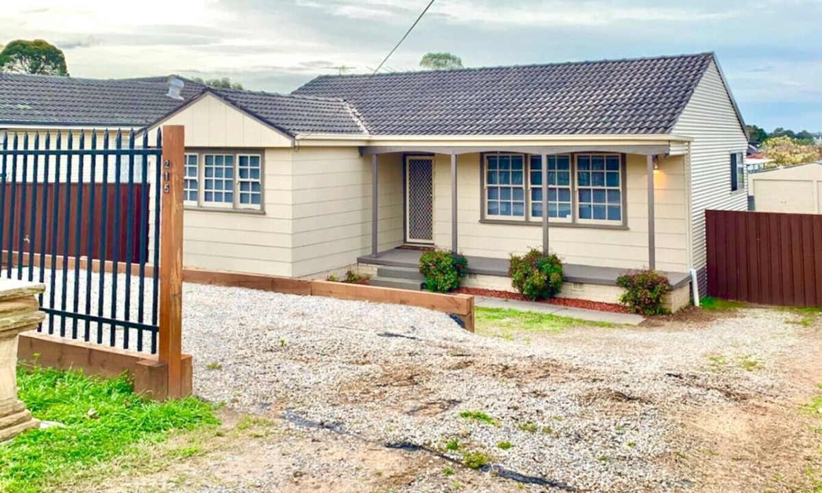 St Marys House | St Marys 5Br Cozy house near Train & Shopping
