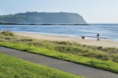 Wynyard Apartment | Stay - East Wynyard Beach