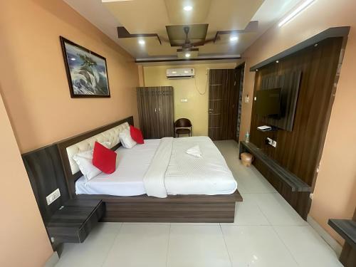 Allahabad Hotel | STAYMAKER Hotel Rameshwar Inn - 500 m from Civil Lines Bus Stand