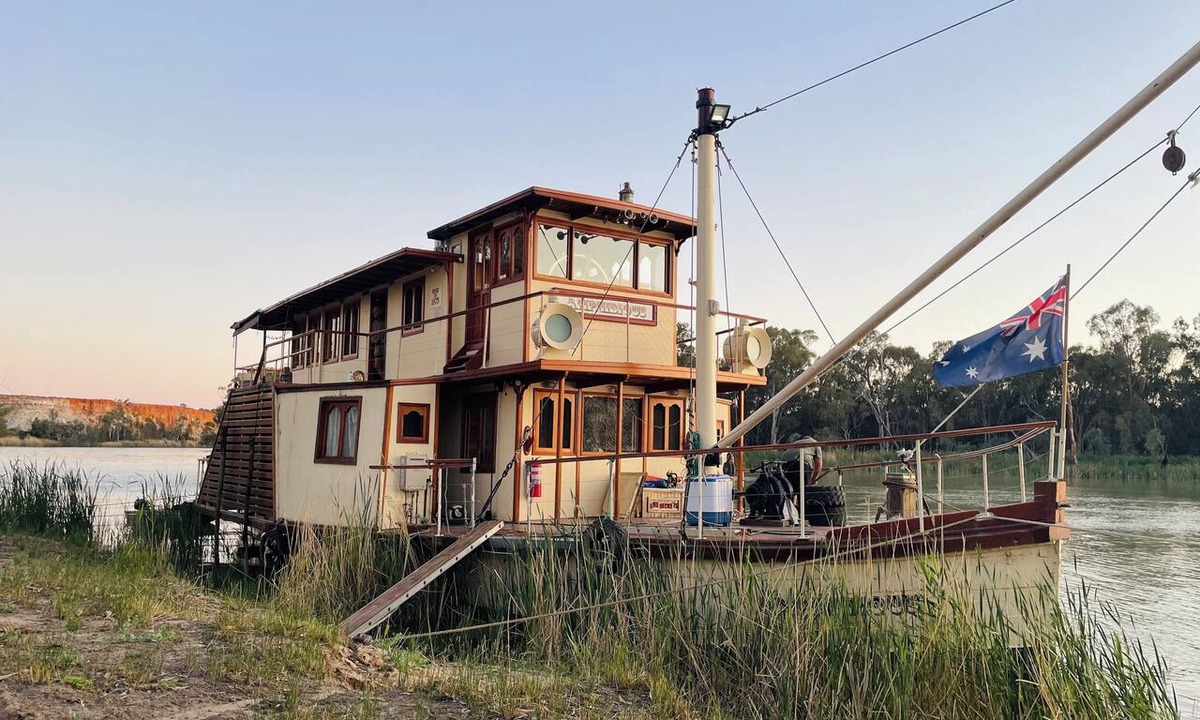 Renmark Boat Rental | Step aboard the iconic 1875 paddleboat Amphibious & discover a piece of history