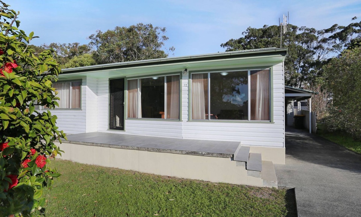 Hawks Nest House | Stroll To Bennett's Beach