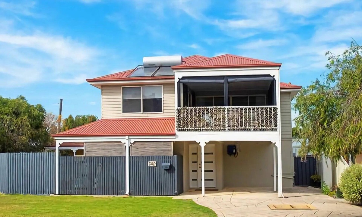 Busselton Apartment | Studio 66 Busselton - newly renovated 2- bed apartment, centrally located.