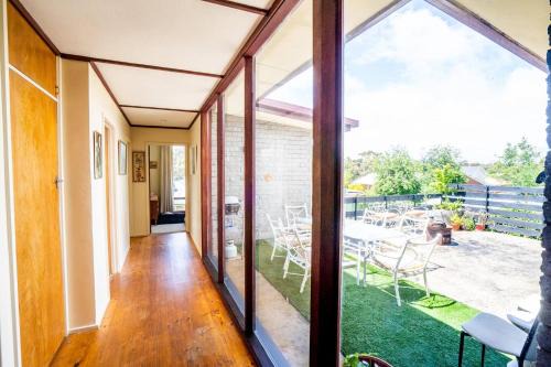 Mount Clear House | 'Studio 74' A Spacious, Nostalgic Country Retreat