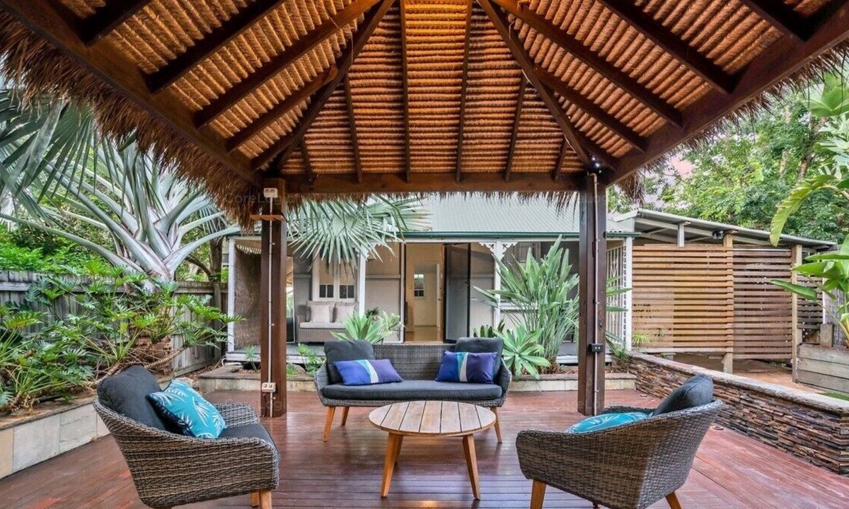 Kangaroo Point House | Stunning Four Bedroom Home -4 Car Parks
