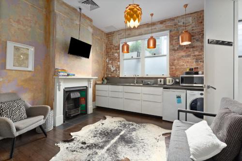 Camperdown House | Stylish Victorian Terrace in cultural heart