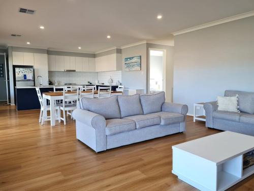 Moonta Bay House | Sun of a Beach