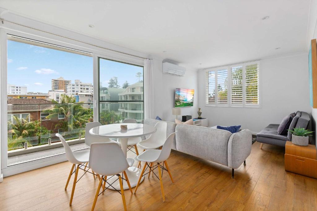 Manly Apartment | Sunny Manly Apartment Steps from Beach & Cafes