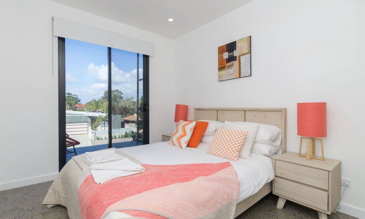 Marmion Apartment | Sunset Apartments Orange 1st 100m to shops.