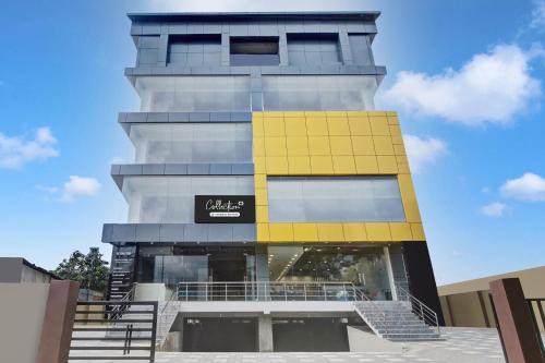 Sualkuchi Hotel | Super Collection O Guwahati ISBT