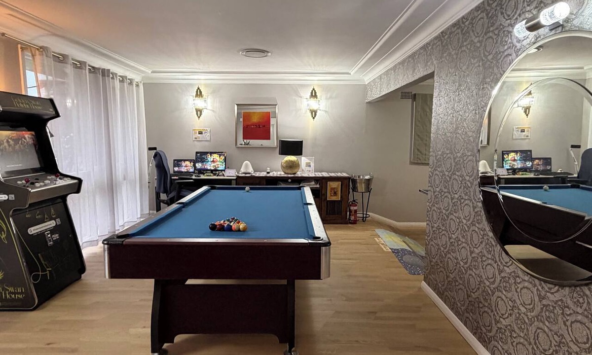 Marsfield House | Sydney Golden Swan Holiday house: Pool and Spa Smart Home with game room