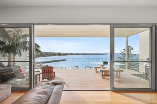 Encounter Bay Villa | The Bluff Villa 4-121 Franklin Pde Encounter Bay - Linen Included