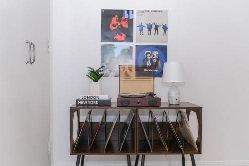 Lidcombe Apartment | The Bowery Record Club 3BR 2Parking and Near Accor
