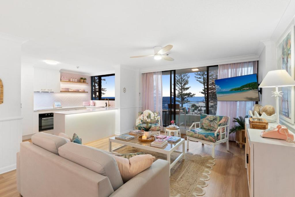 Burleigh Heads Apartment | The Coconut Crib- Waterfront Burleigh Beach