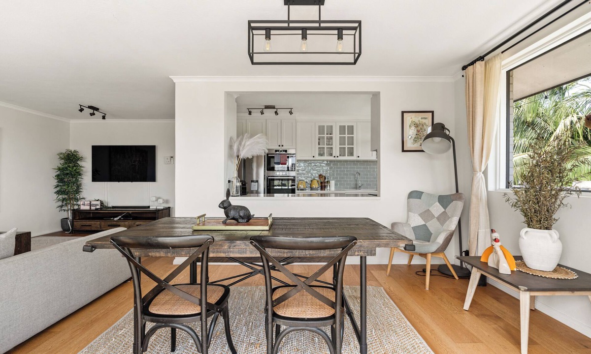 Wollstonecraft Apartment | The Crows Nest Retreat - perfect for six people!