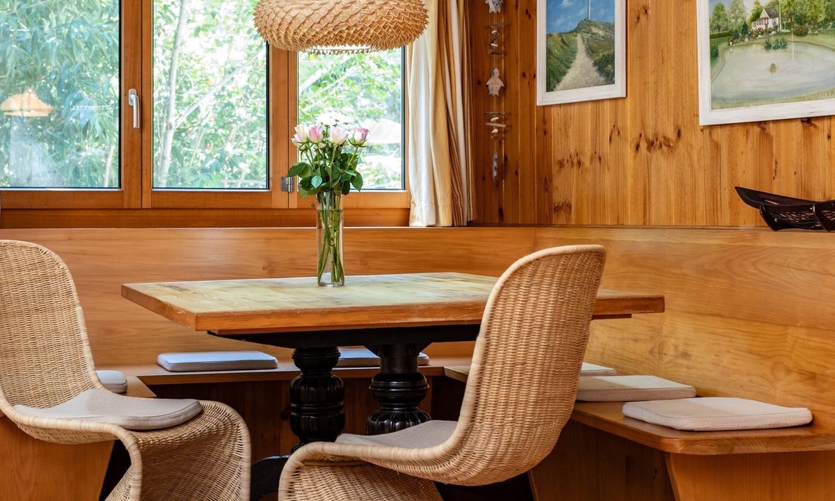 Elizabeth Beach House | The Deck - short walk to Elizabeth Beach - sleeps 14 - outdoor spa