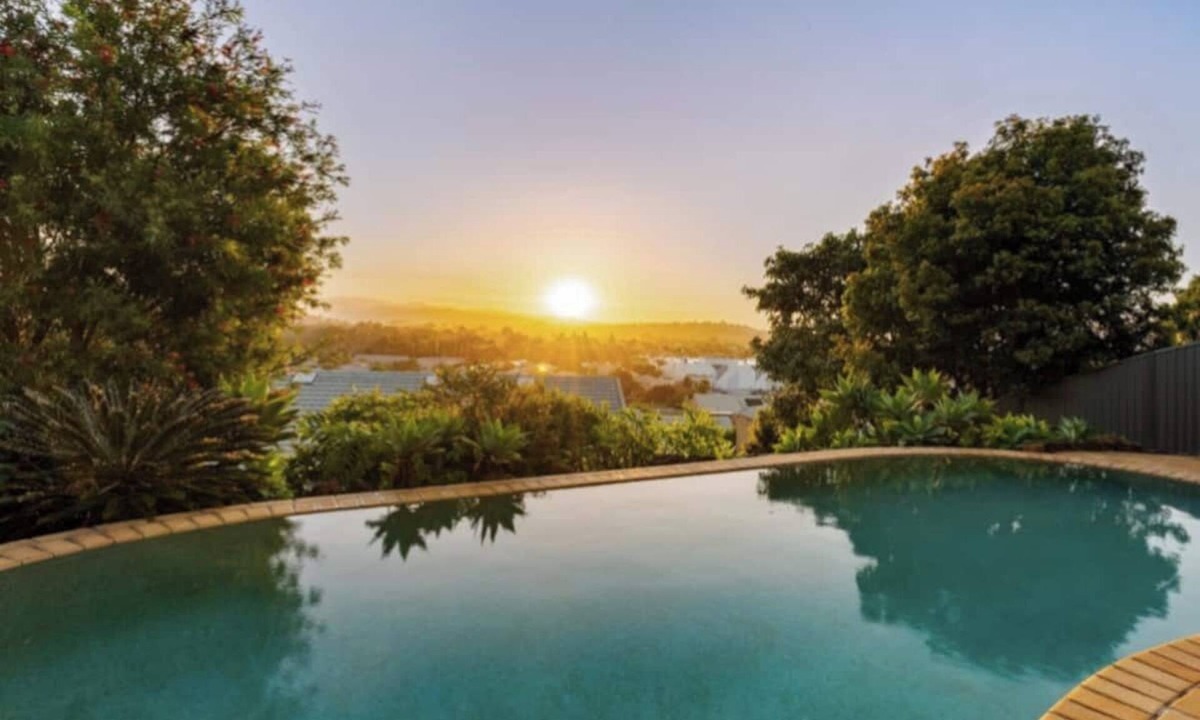 Banora Point House | The Dell: A Poolside Family Holiday Home 5 minutes to beach