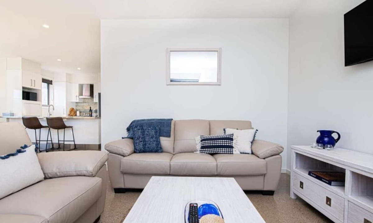 Glenroi Villa | The Endsleigh II - Cosy 2 Bedroom Villa, near CBD
