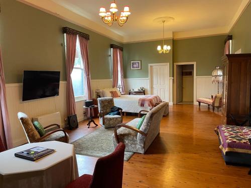 Beaconsfield Hotel | The Exchange Beaconsfield - Offering Heritage Accommodation