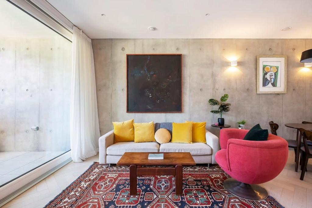 Alexandria Apartment | 'The Fern' Light-Filled Urban Retreat near Dining