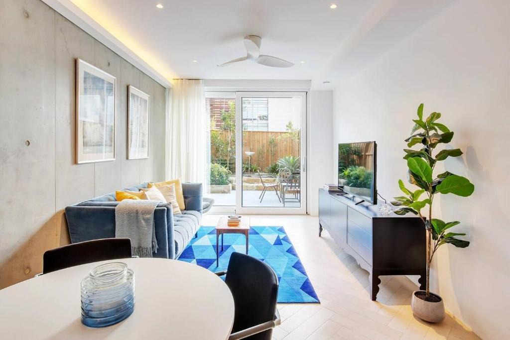 Alexandria Apartment | 'The Fern' Split-level Oasis with Lush Courtyard