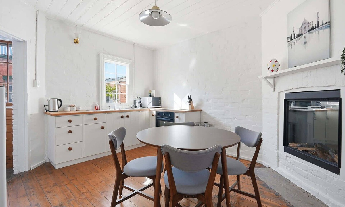 Bathurst House | The Heritage Stay 1860s Cottage Central CBD