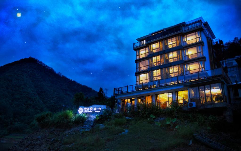 Chun'an House | The Lake View Deyishe Resort in Thousand Island Lake