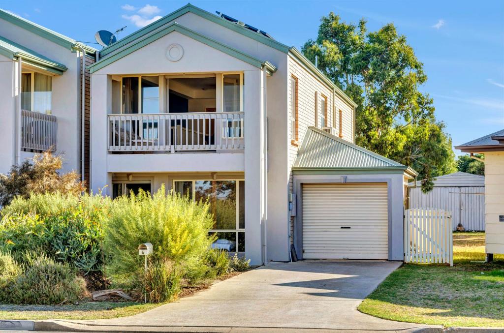 Port Willunga House | The Lighthouse - Port Willunga - C21 SouthCoast Holidays