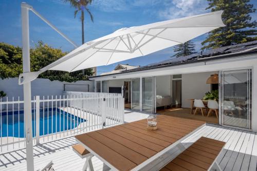 Glenelg South House | THE OSLO on Broadway - Two Poolside Villas
