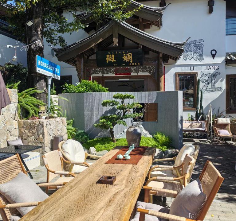 Dayan Old Town Hotel | The Panorama Designer Villa & Cafe - Chinese Naxi Style Courtyard - Complimentary Airport Pick-up for 3 Nights & Tailor-Made Tours