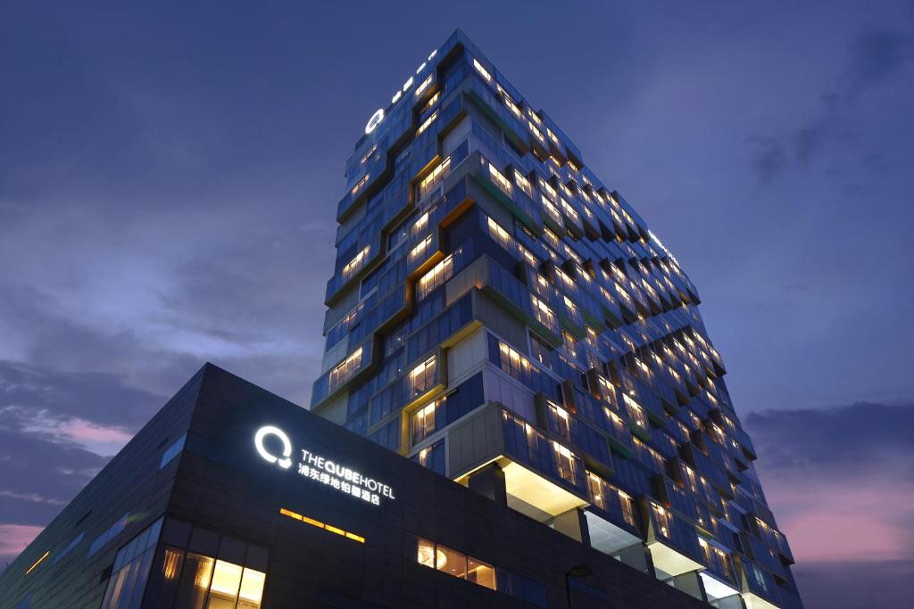 Pudong Hotel | The Qube International Hotel Shanghai Disneyland Park & International Tourism and Resort Branch - Free round-trip shuttle between the hotel and Shanghai Disneyland & between the hotel and PVG International Airport