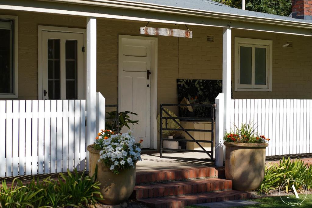 Woodside Bed & Breakfast | The Vigneron Villa