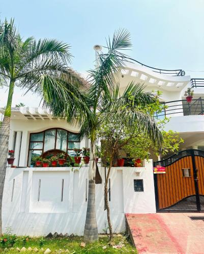 Gomti Nagar House | The Vintage Villa