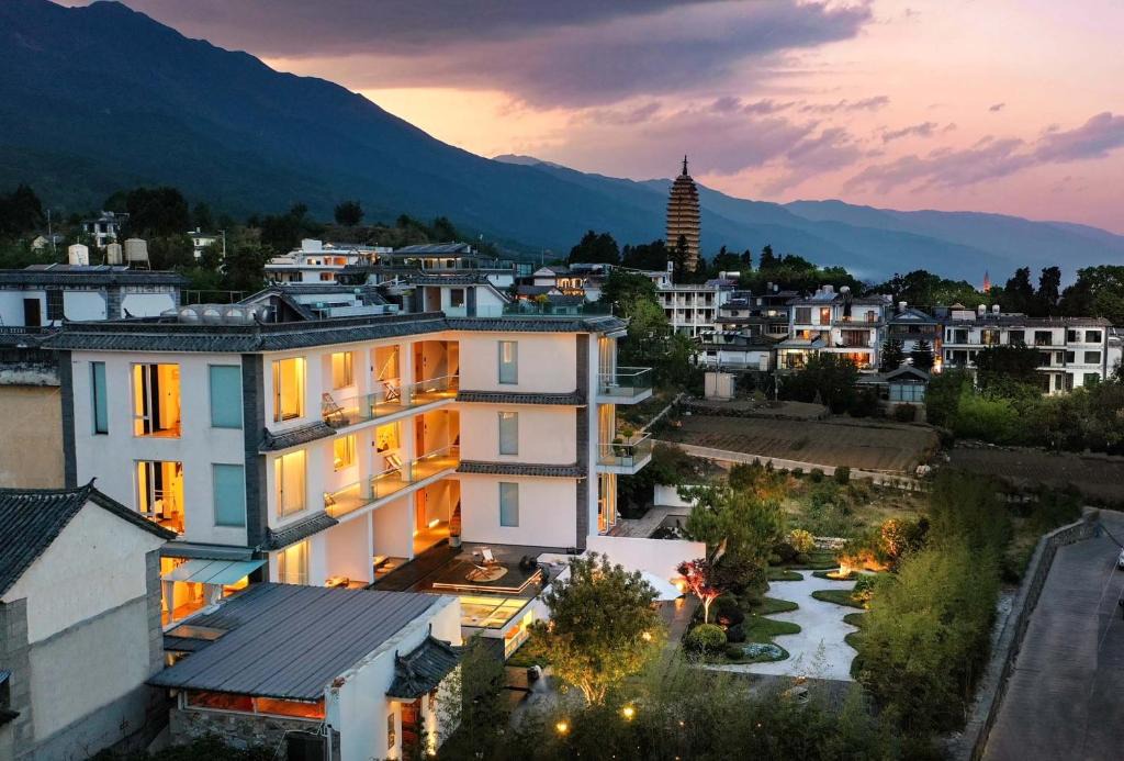 Dali Ancient Town Hotel | The Windyard Kazan Onsen Hotel-Private Hot Spring Bathtub close to South Gate of Dali Ancient Town - Free Pick-up from Airport & Railway Station for 3 Nights