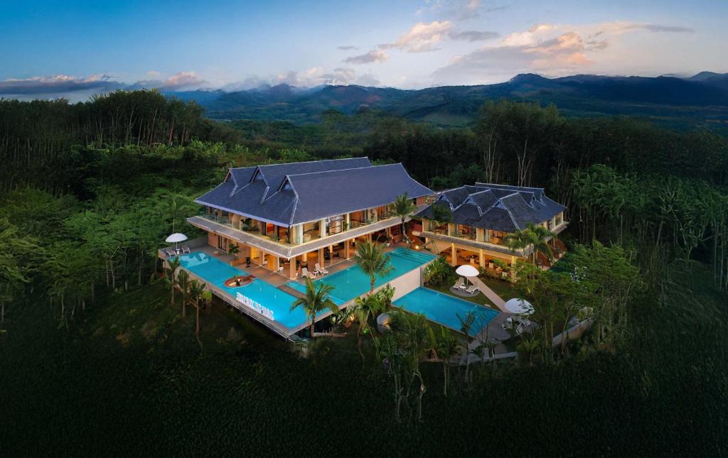 Yunjinghong Hotel | Three-Colored Cloud River．Rainforest Mist Hidden Resort VILLA (Xishuangbanna Jinghong Mengle Great Buddha Temple Branch)