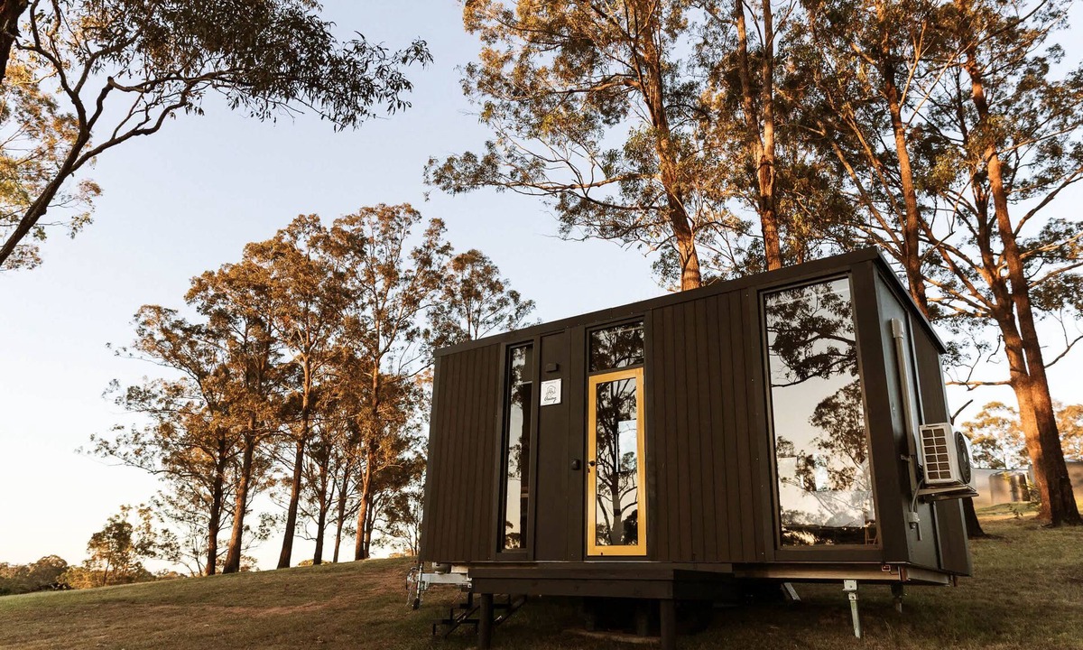 Rainbow Flat House | Three-Kalm by Tiny Away