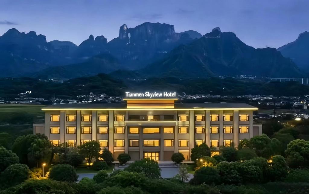Yongding Hotel | Tianmen Skyview Hotel-Best View of Tianmen Peak -English-Speaking Service-Travel Guide - Free Breakfast - Near Airport