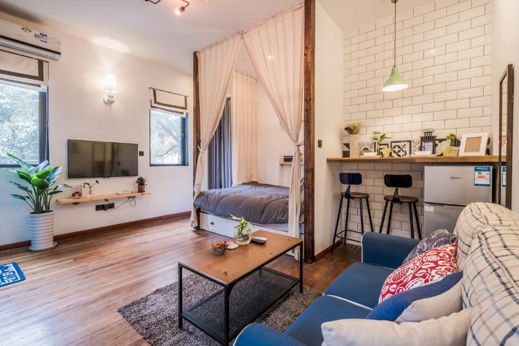 Huaihai Road Commercial Area Apartment | Tonight Homestey Shanghai Apartment Good Location 1200