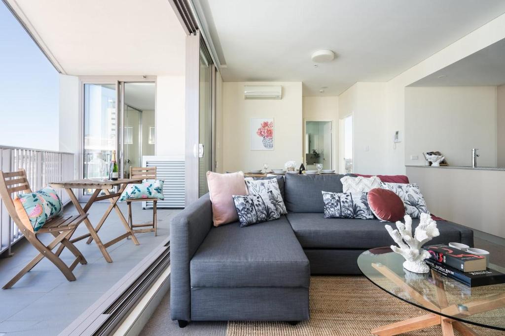 Wolli Creek Apartment | Top Floor 2BR Pool, Gym, Parking Airport, City