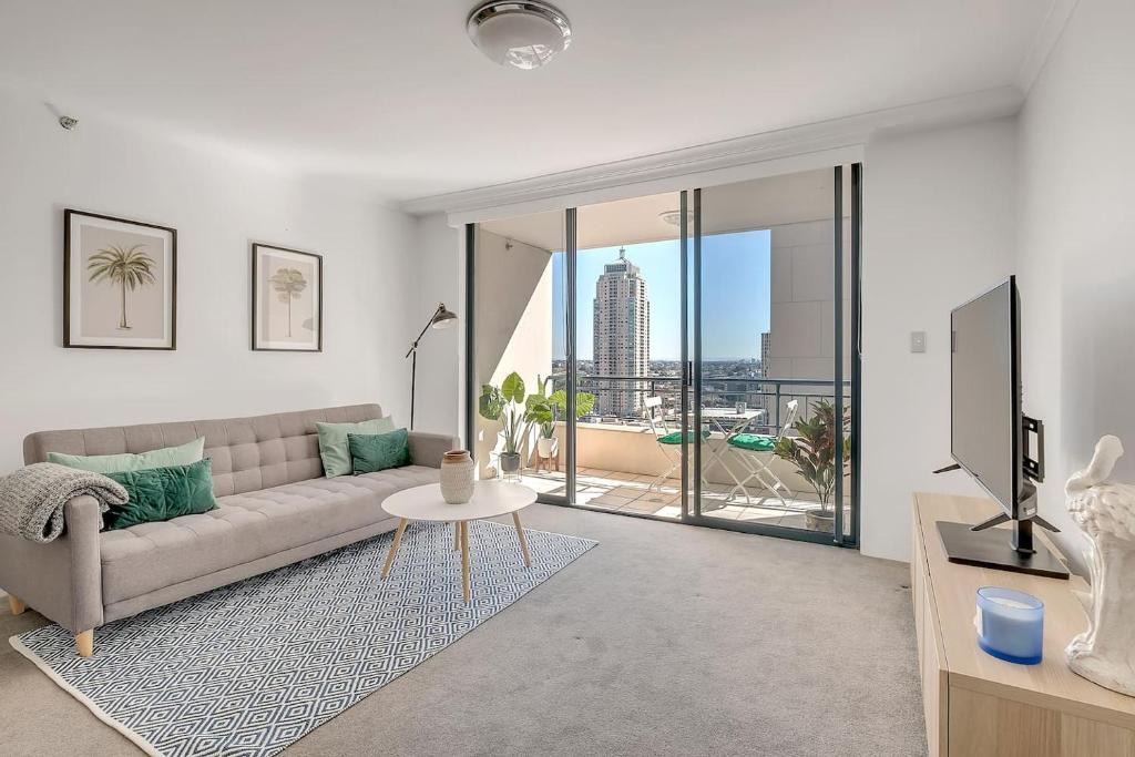 Haymarket Apartment | Top of the Town with Sydney CBD at its Doorstep