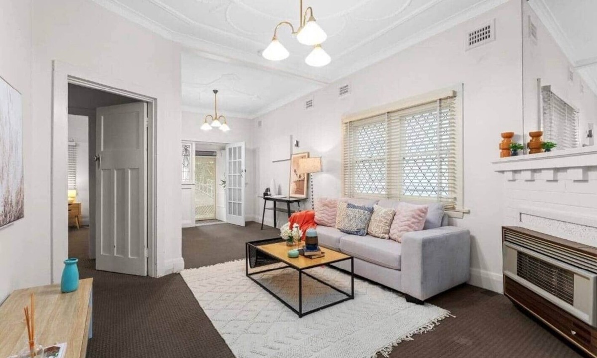 Bexley North House | 'Tranquil Home: City, Beach, Airport'