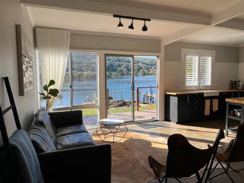 Patonga House | Tranquil waterfront home